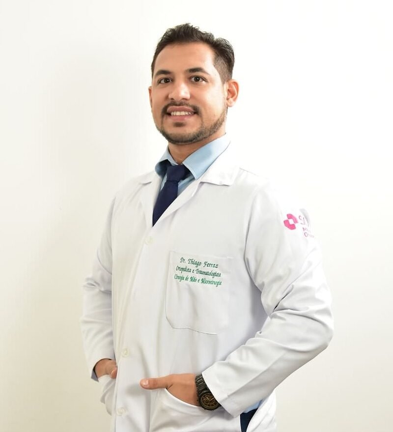 foto dr Thiago Ferraz ortopedista especialista em cirurgia de mão e microcirurgia